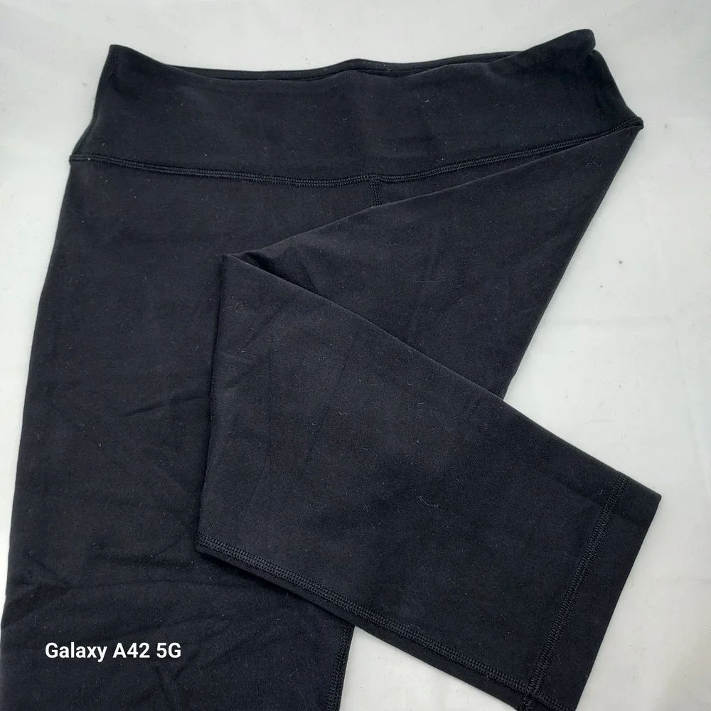 Lululemon Black Cropped Leggings Yoga Pants Size 8 Athletic Gym Wear